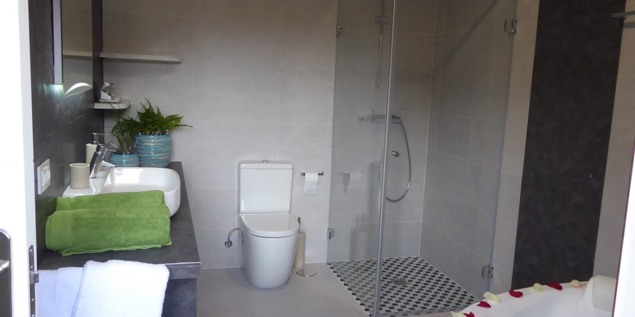 Ducha accesible de Valles Pasiegos